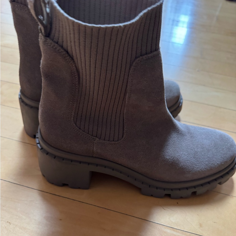 Beige Steve Madden boots size 10